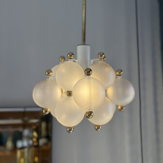 Kinkeldey hanglamp messing frame met satijnglazen bollen | Sprinkelhop