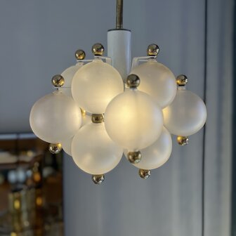 Kinkeldey hanglamp messing frame met satijnglazen bollen | Sprinkelhop