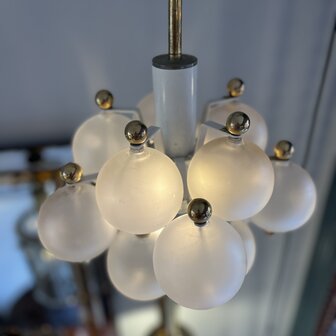 Kinkeldey hanglamp messing frame met satijnglazen bollen | Sprinkelhop