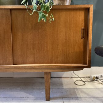 Vintage houten beuken dressoir met schuifdeuren en lades | Sprinkelhop