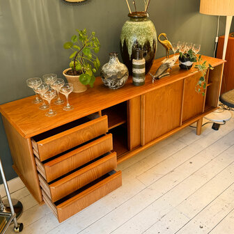 Vintage Deens dressoir sideboard schuifdeuren | Sprinkelhop