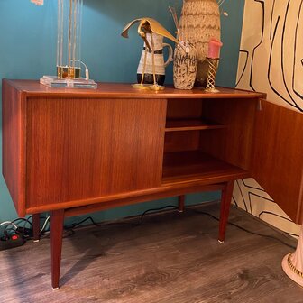 Teak vintage jaren 60 kast Lister M&ouml;bel | Sprinkelhop