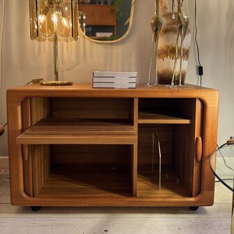 Dyrlund vintage dressoir met tambour deuren op wielen | Sprinkelhop