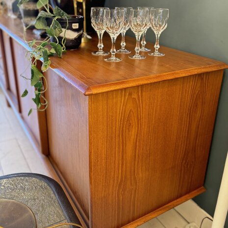 Vintage Deens dressoir sideboard schuifdeuren | Sprinkelhop