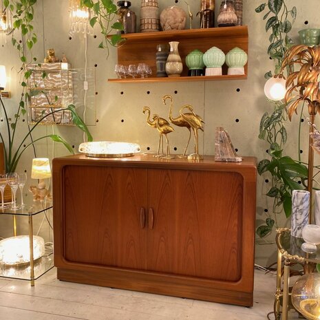 Deens Dyrlund vintage sideboard kast met tambourdeuren | Sprinkelhop