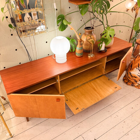 Vintage houten laag dressoir | Sprinkelhop