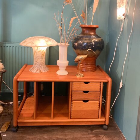 Vintage Deense teak televisietafel met wieltjes | Sprinkelhop