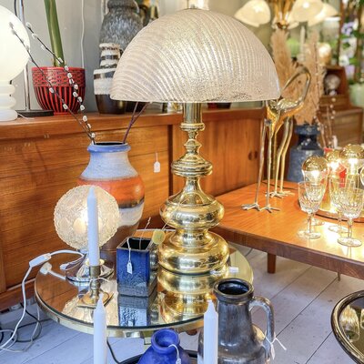 Grote sierlijke vintage mushroom tafellamp in messing en glas